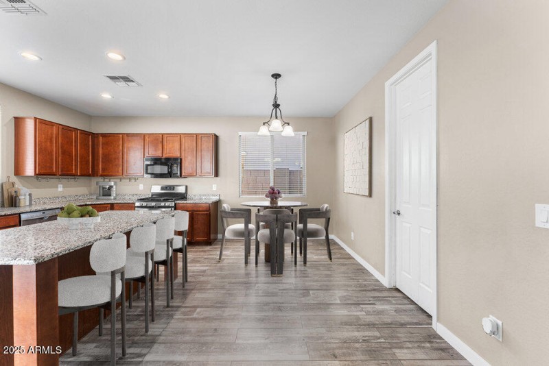 008_kitchen_nook_838