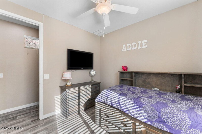 019_30-web-or-mls-dsc00325_824