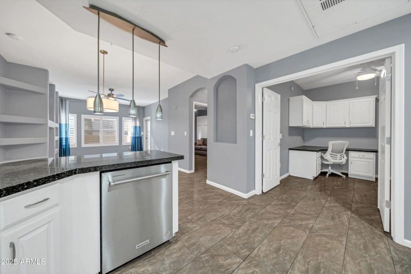 14000 N 94th St 1199-14