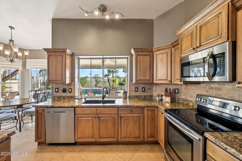 15-web-or-mls-E Briarwood Ter-S2711-020