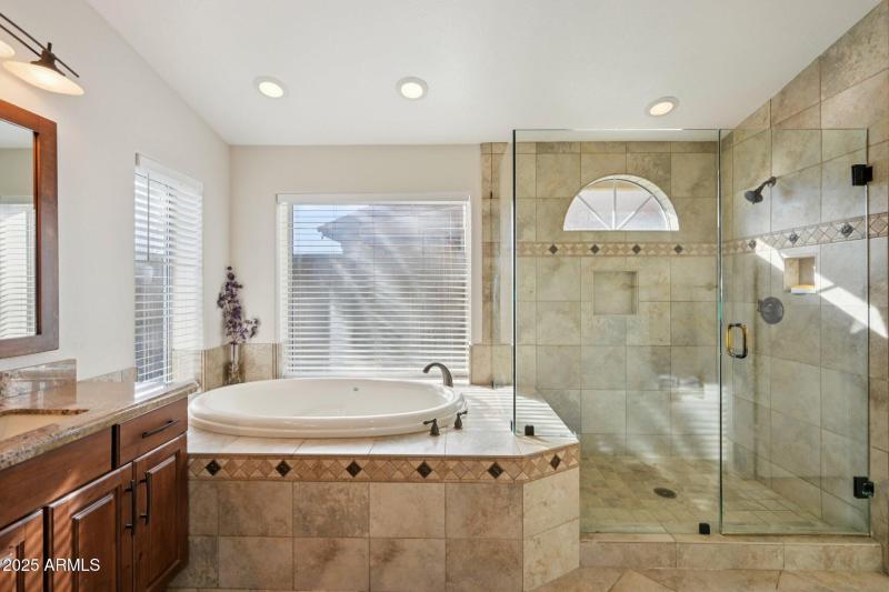 22-web-or-mls-E Briarwood Ter-S2711-034