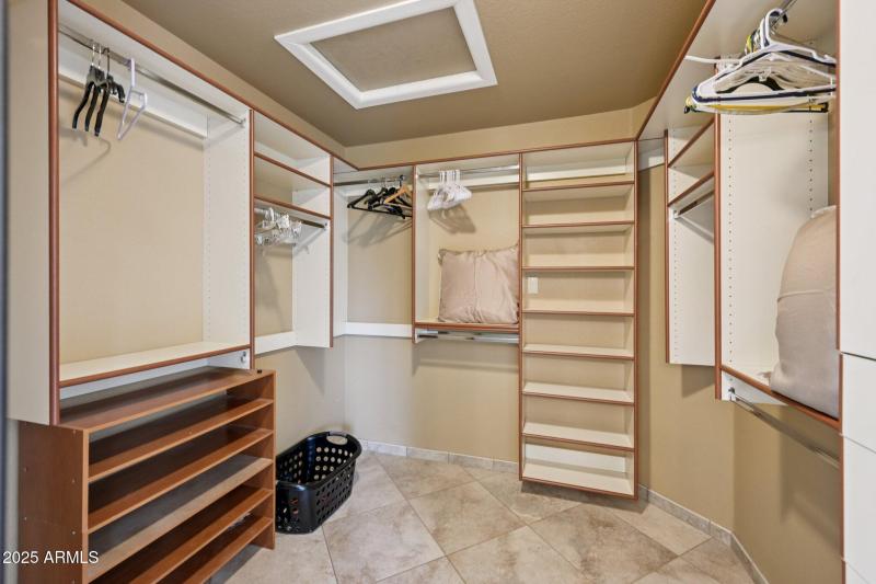 23-web-or-mls-E Briarwood Ter-S2711-035