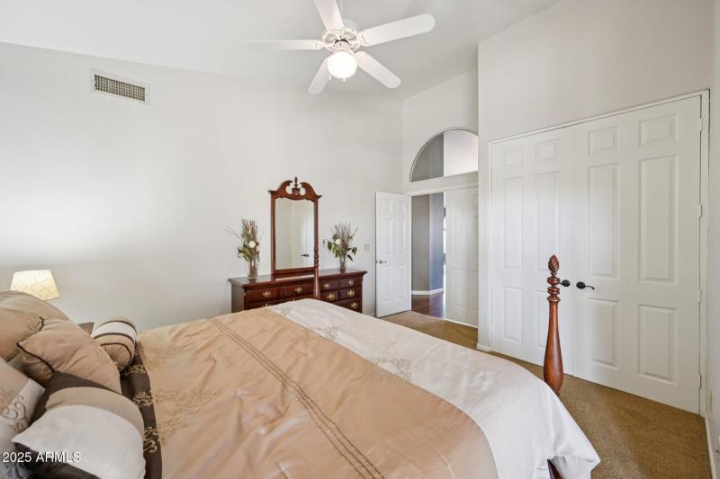 25-web-or-mls-E Briarwood Ter-S2711-024