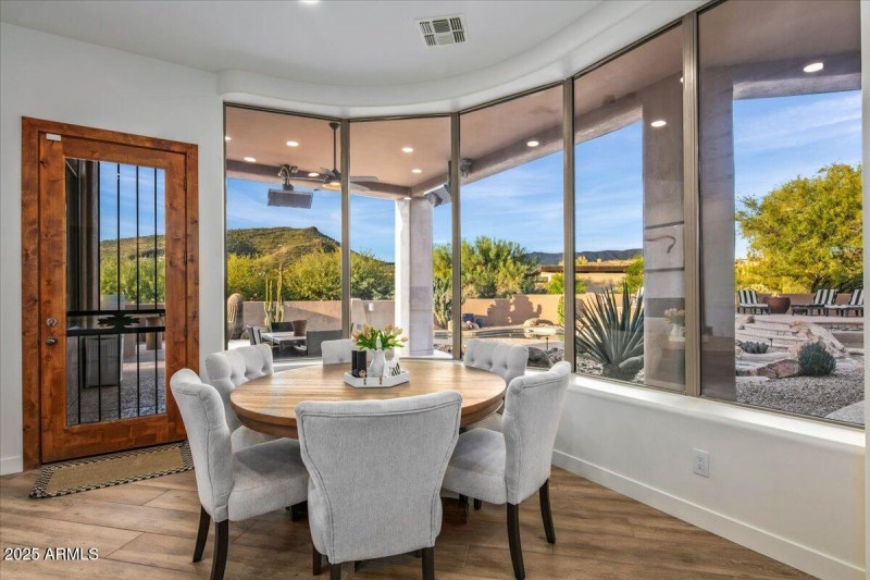 31-Breakfast Nook Views
