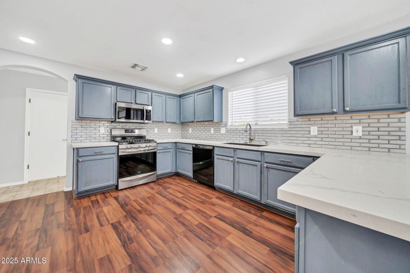 15440 W Mescal St-12