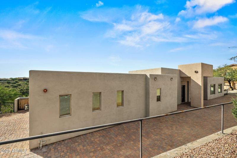 2-web-or-mls-11010 Buffalo Dr-4