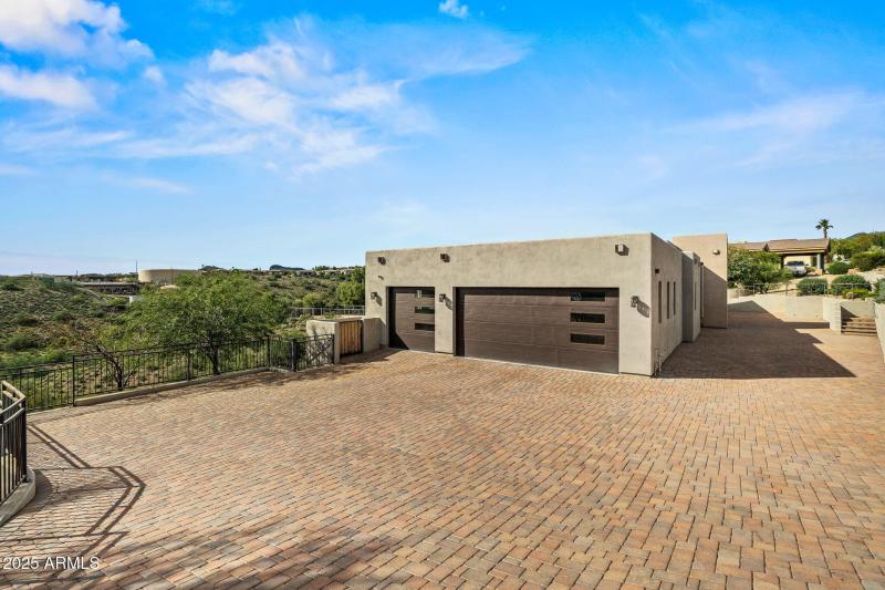 4-web-or-mls-11010 Buffalo Dr-2