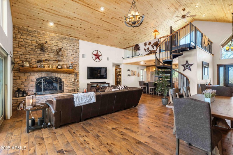 2893 Cedar Ridge Dr Overgaard, AZ 85933