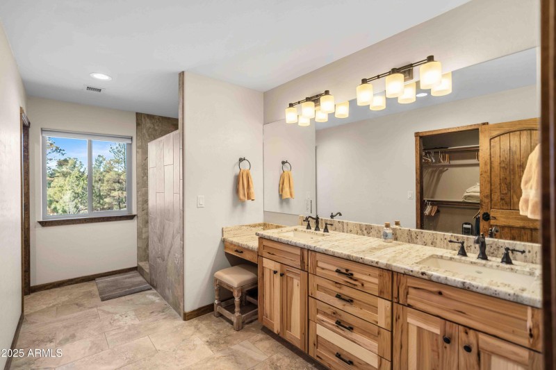 2893 Cedar Ridge Dr Overgaard, AZ 85933