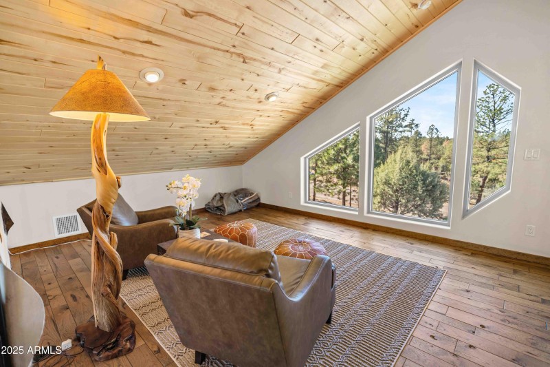 2893 Cedar Ridge Dr Overgaard, AZ 85933