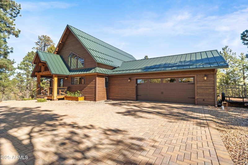 2893 Cedar Ridge Dr Overgaard, AZ 85933