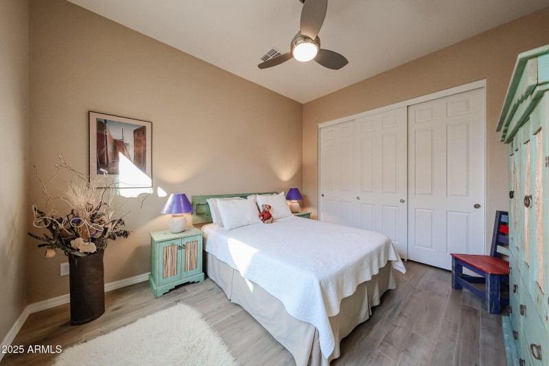 Guest Bedroom/NO carpet