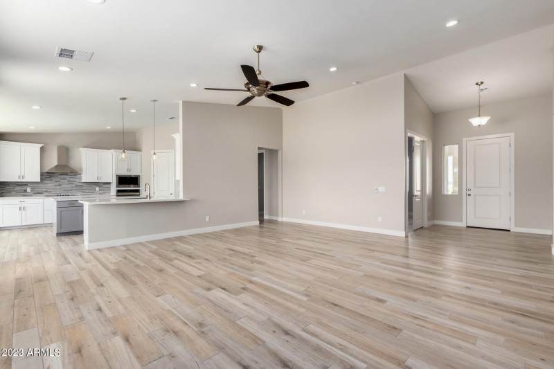 BB746AF2-78F9-4D6B-950E-DD83C4CBDF44