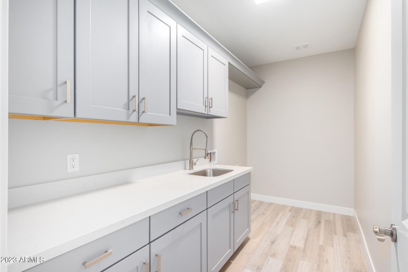 74063078-93F6-472E-8015-F7CE4E5A5329