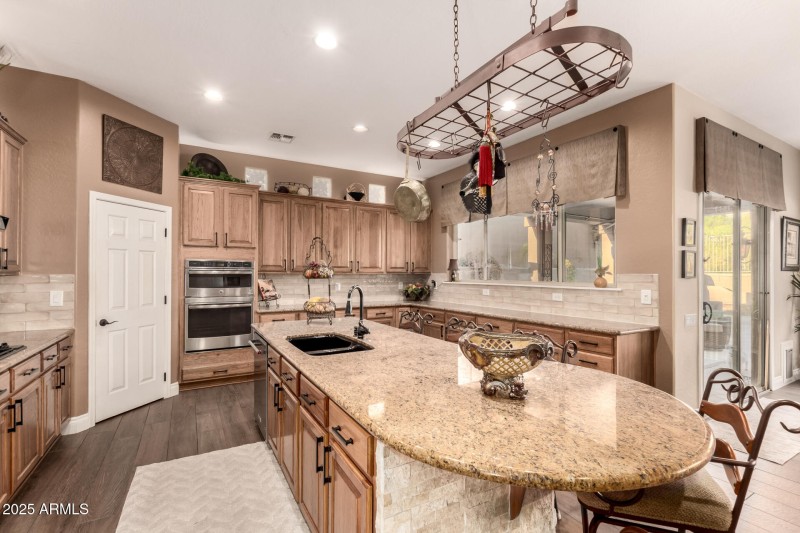 Large Island & ample cabinet storage