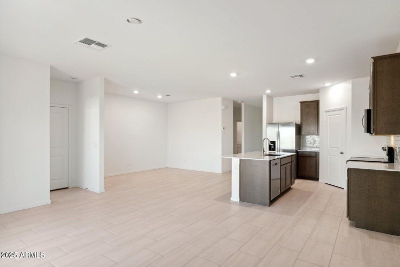 20251028204426537208000000-o