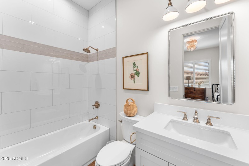 Guest Bedroom 2 En Suite Bathroom