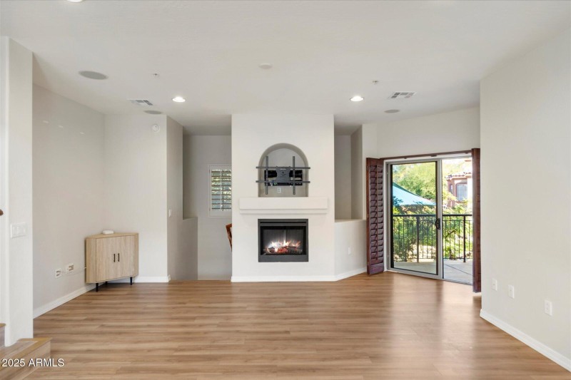 Great room w/ fire place