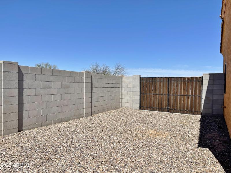 RV gate & RV parking on side yard