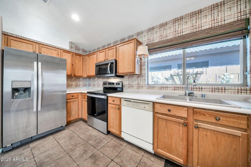 10403 W Tonopah Dr-12