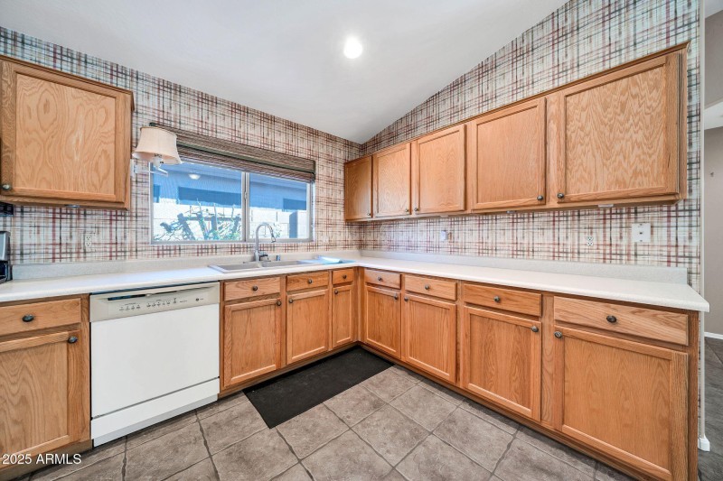 10403 W Tonopah Dr-13