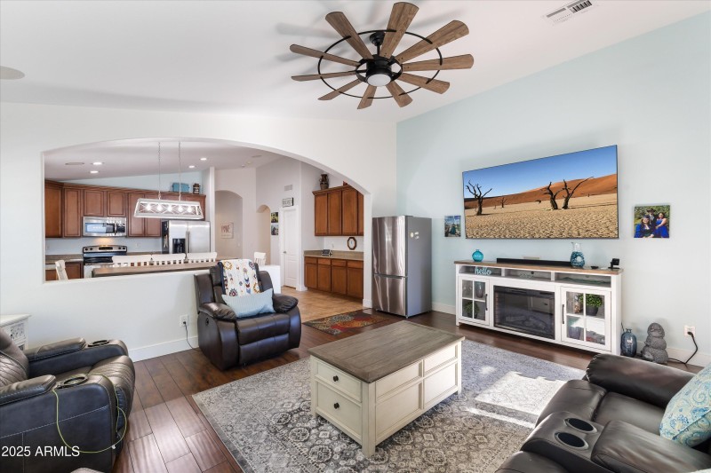 20-9867 W Harmony Ln