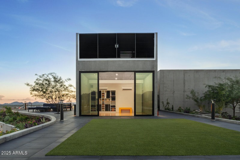 42 Sky Deck outdoor Yoga