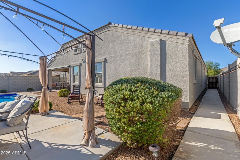 30213 W Fairmount Ave