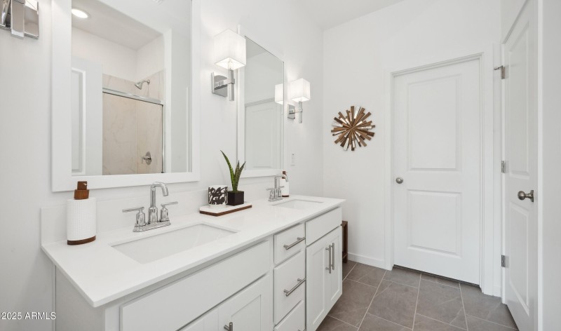 158602_Laveen Springs_Clyde_Primary Bath