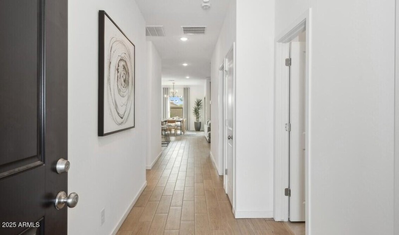 158608_Laveen Springs_Clyde_Entryway_Lof