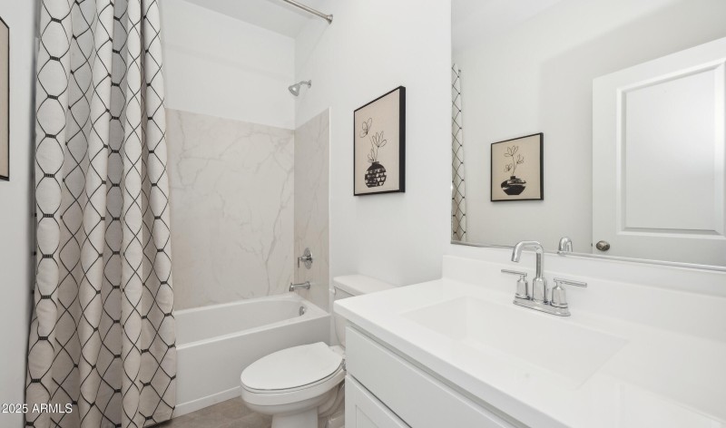 158611_Laveen Springs_Clyde_Hall Bath_Lo