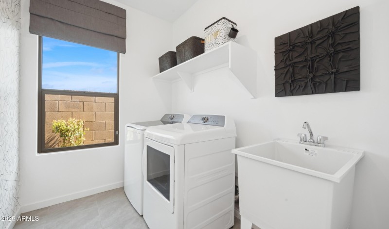 158614_Laveen Springs_Clyde_Laundry_Loft