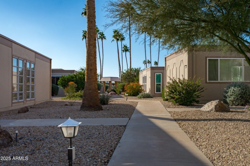 04-Courtyard Walkway