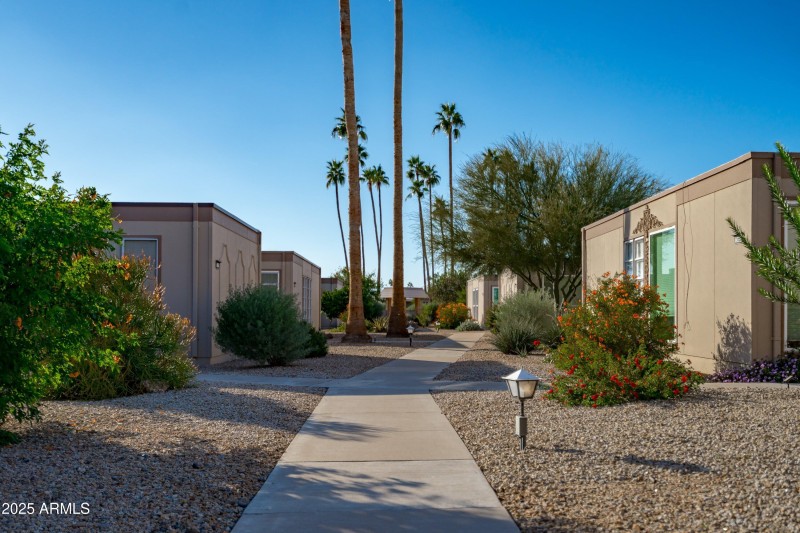05-Courtyard Walkway