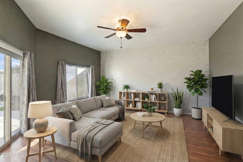 08-Living Room [Virtually Staged]