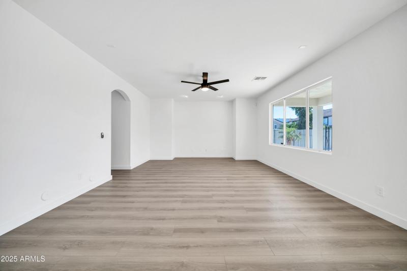 18527 W Caribbean Ln-16