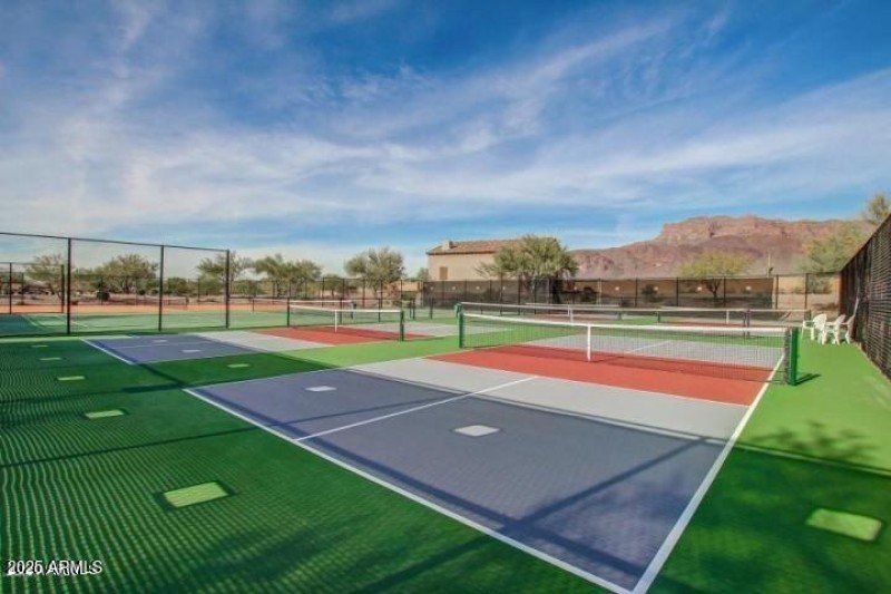 SM Tennis Courts