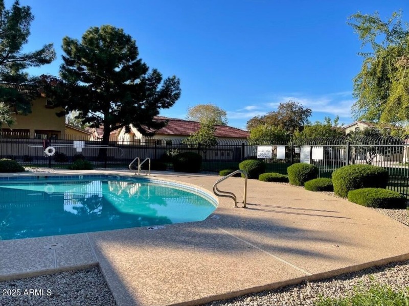 Screenshot_20251201_173023_Messages