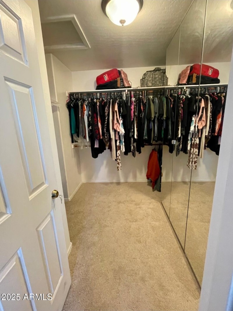 Screenshot_20251201_172815_Messages