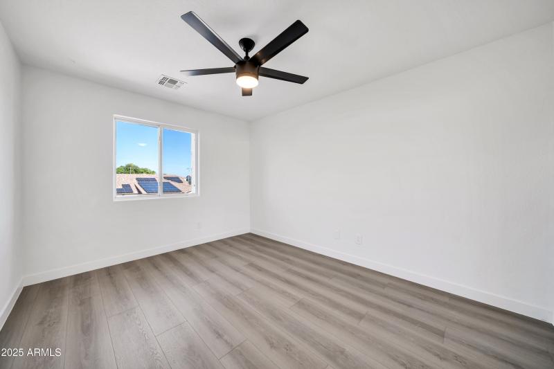 18527 W Caribbean Ln-35