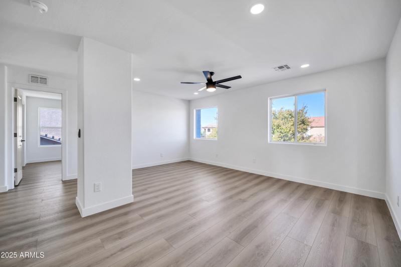 18527 W Caribbean Ln-36