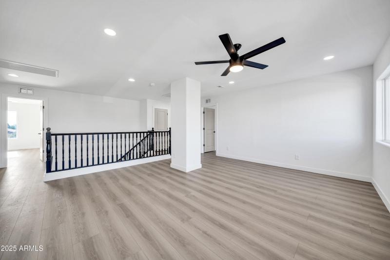 18527 W Caribbean Ln-38