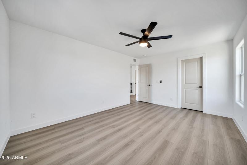 18527 W Caribbean Ln-41