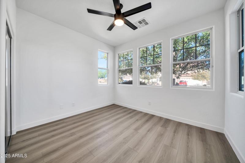 18527 W Caribbean Ln-43