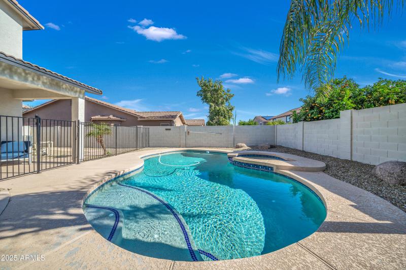 18527 W Caribbean Ln-51