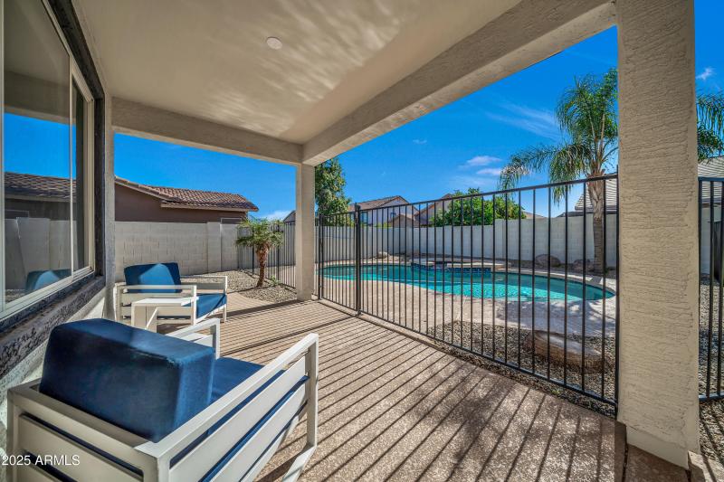 18527 W Caribbean Ln-64