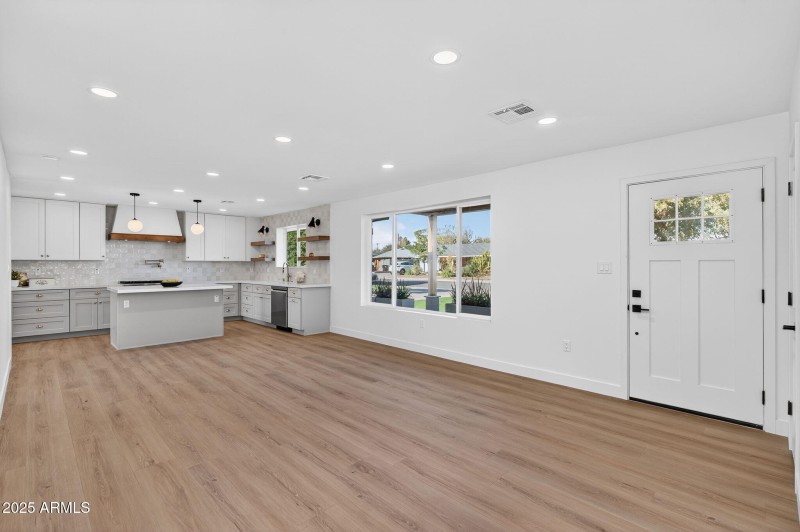 10-web-or-mls-1000091344_3615 E Clarendo