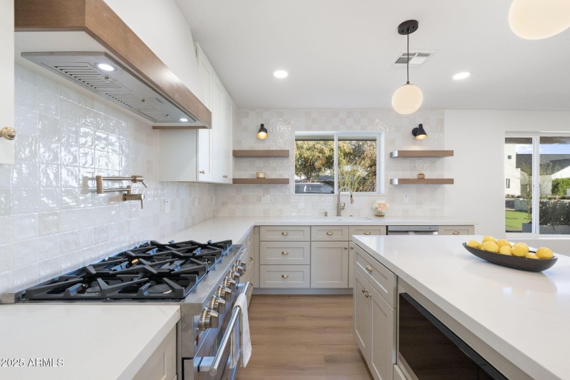 12-web-or-mls-DSC07151 copy_3615 E Clare