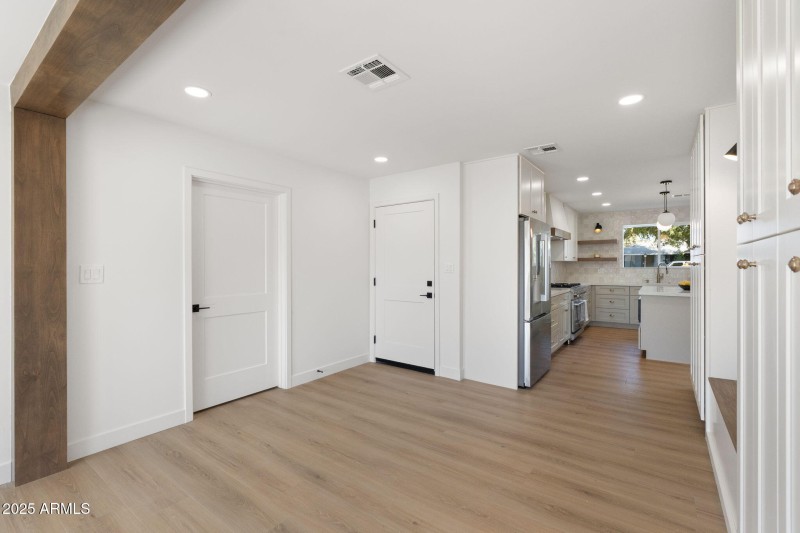 18-web-or-mls-DSC07172 copy_3615 E Clare