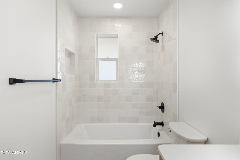 30-web-or-mls-DSC07108_3615 E Clarendon